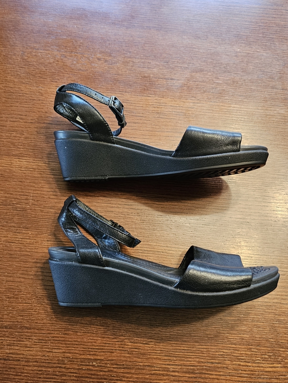 Crocs LeighAnn Black Ankle Strap Wedges Size 8 - Picture 5 of 16